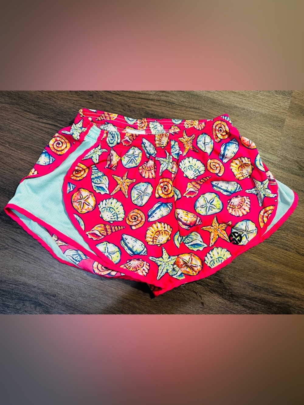 Simply Southern Seashell Print Athletic Shorts Women’s Medium Pink Beach Running